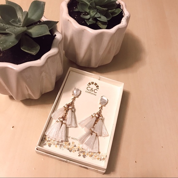 NWT C&C California Earring Jewelry white tassel - Picture 4 of 6